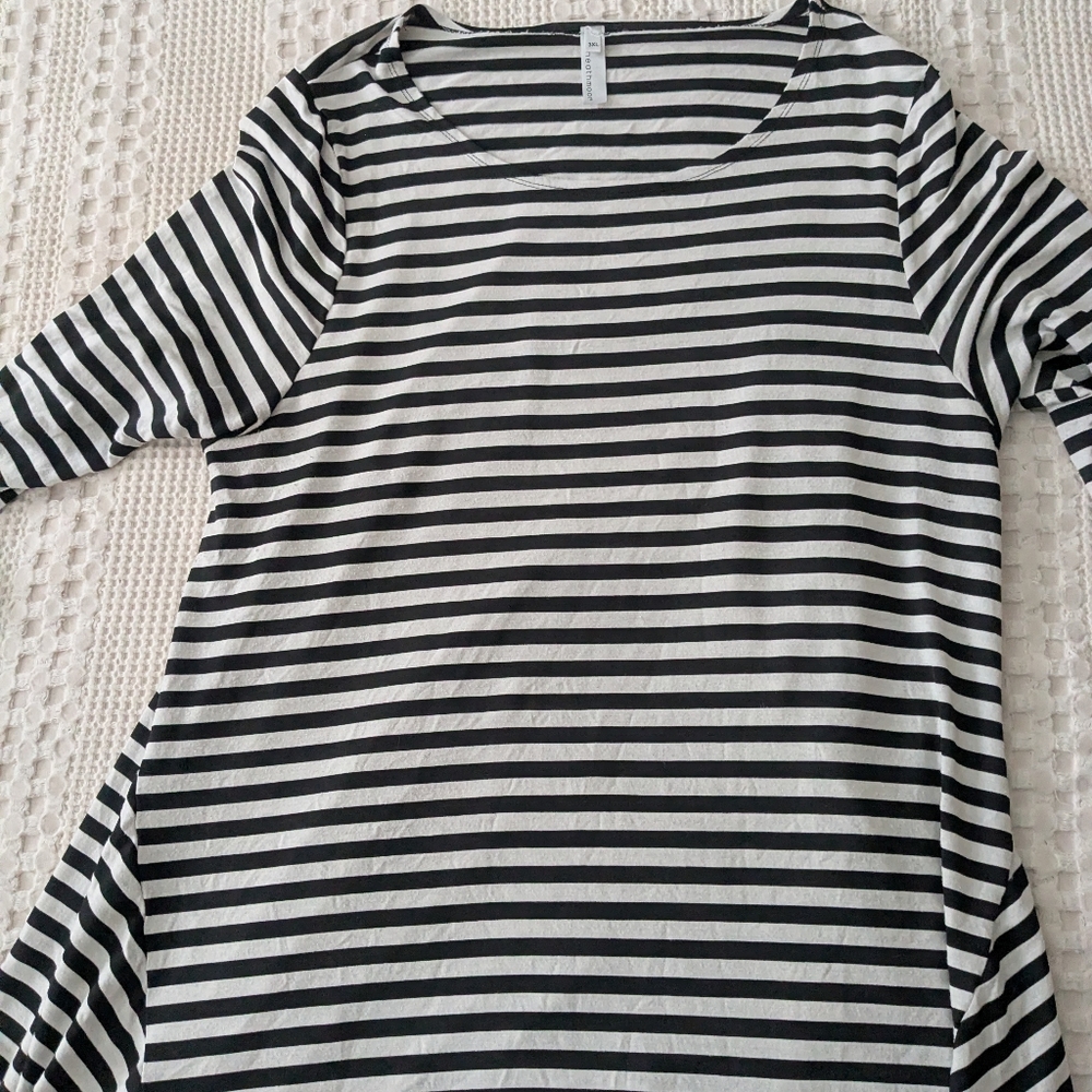 Black and White Striped Sharkbite Top
